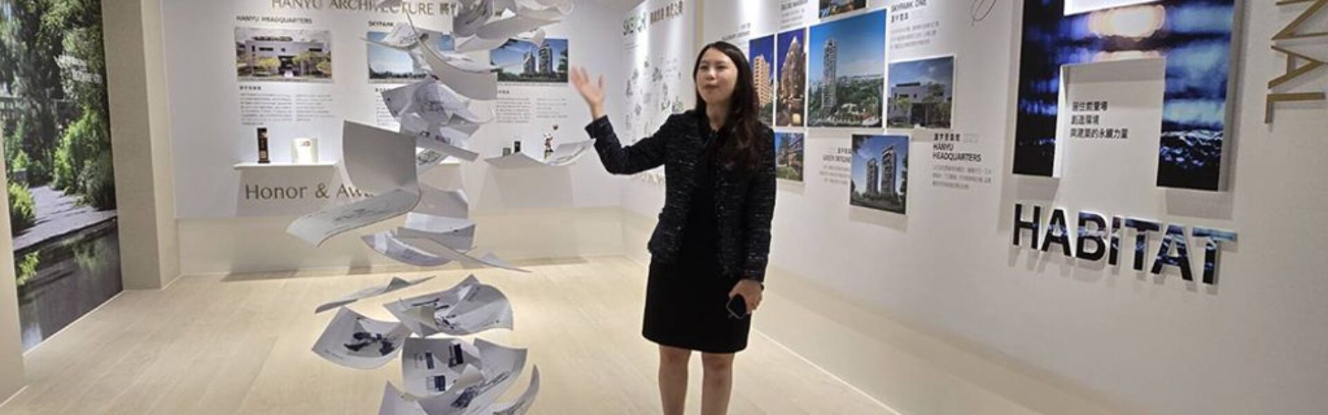 台中品牌建商漢宇建設，昨天（19日）在永久會館「漢宇見築館」舉辦機捷新案「漢宇雲衍SKY VISION」公開記者會，27層雙塔超高大樓新案，朝南、公園首排、散步距離即達捷運站、好事多、機捷總站夜市等優勢，磁吸買氣。圖/王妙琴